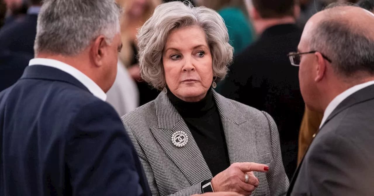 Trump Chief of Staff Susie Wiles Restricts Cabinet Travel as Midterm Pressure Mounts