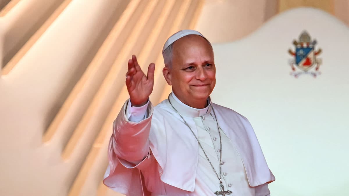 Pope Leo XIV's Humanitarian Pacifism Sparks Debate on Christianity, War, and Islamic Relations